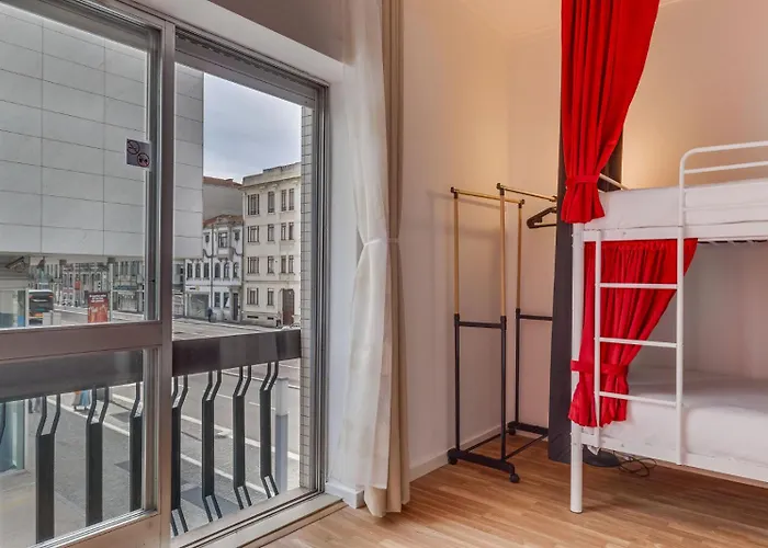Avenue View Rooms - Guest House